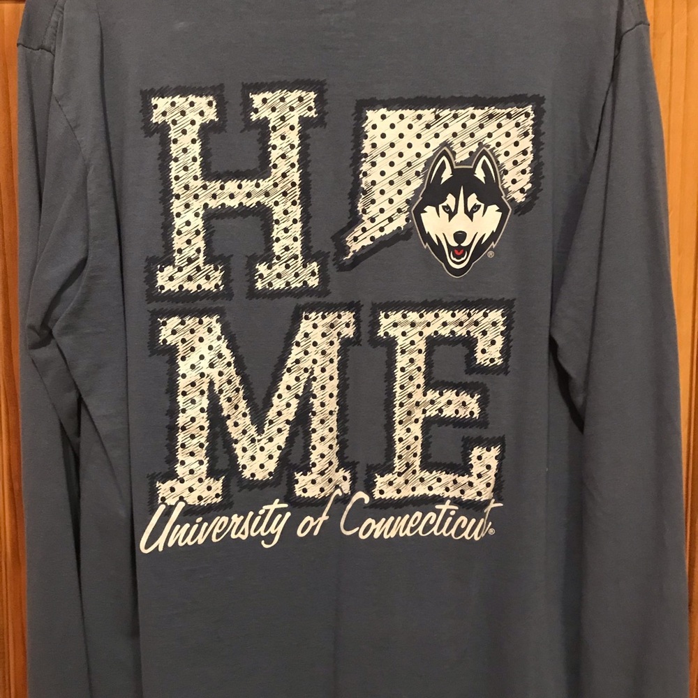 UConn Huskies long sleeved tee